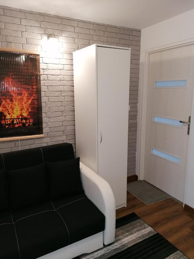 Dom I Pokoje Goscinne Zaruby セイニ エクステリア 写真